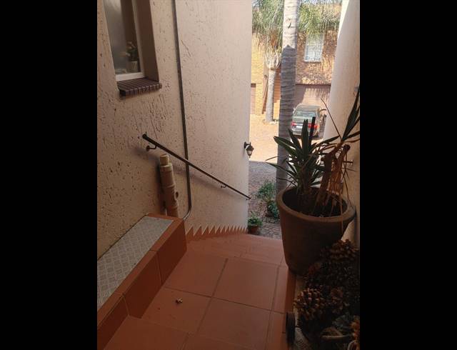 2 BEDROOM APARTMENT FOR SALE IN GLEN MARAIS